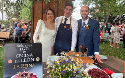 Los novios y los invitados celebran el ‘sí quiero’ con Cecina de León